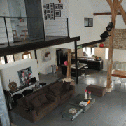 Garage transformé en appartement ouvert sur 2 niveaux